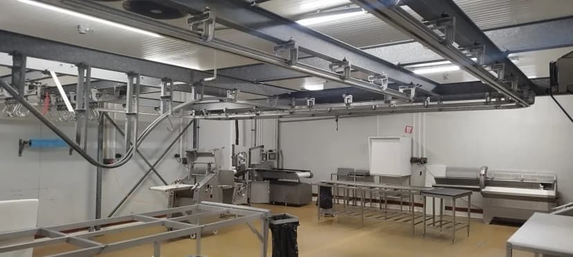 Installation de chemin de câbles électriques