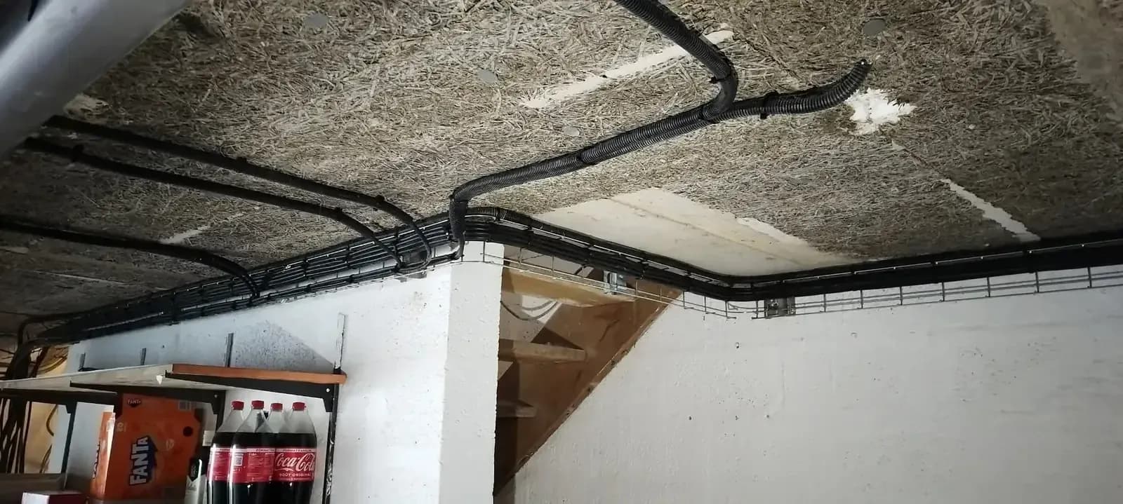 Installation de gaine électrique technique