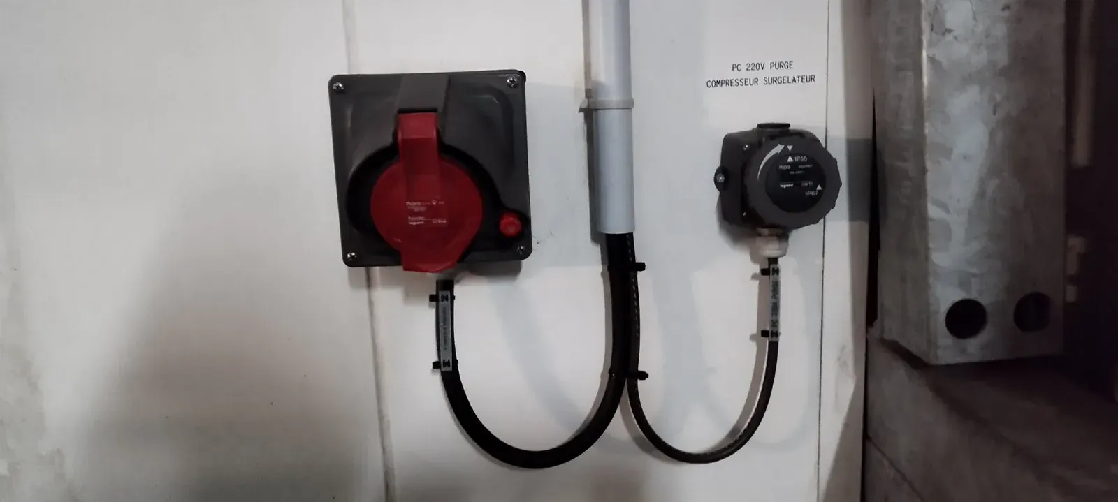 Pose de prises et interrupteurs